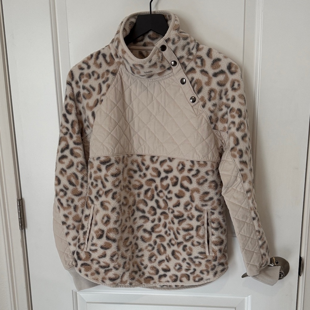 Abercrombie & Fitch Leopard Print Pullover Size S
